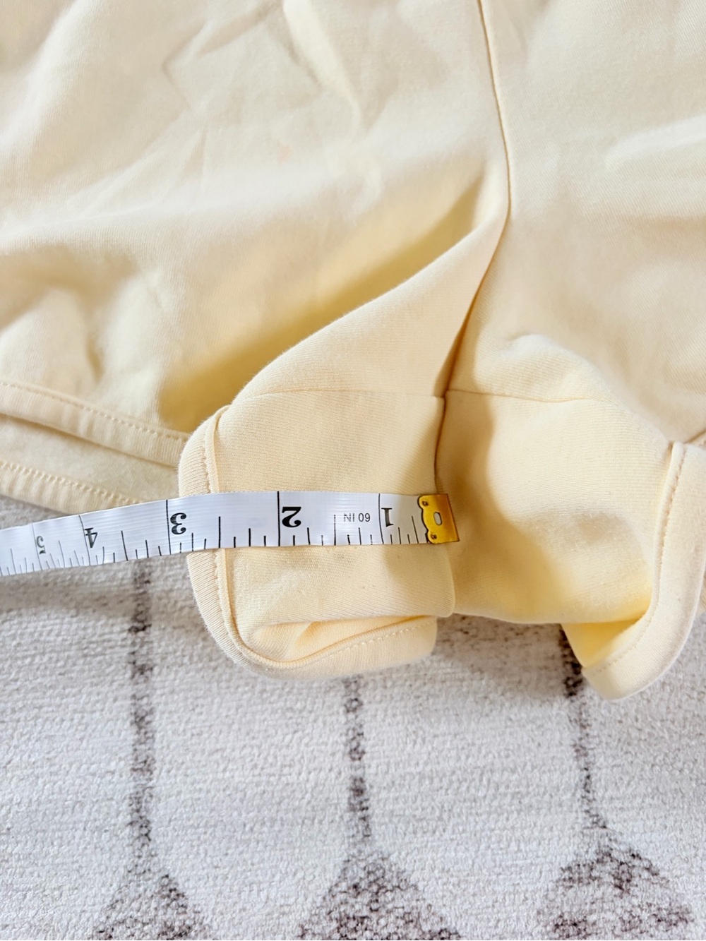 Old Navy Dynamic Fleece Light Yellow Athletic Zip-Pocket 3 inch Shorts - Picture 5 of 11